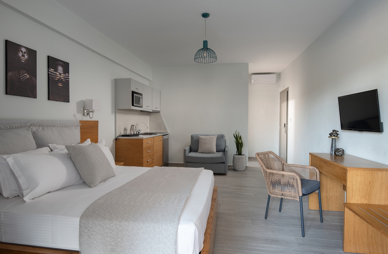 Tiara Holidays - Leon Villas - Studio for three- kitchen